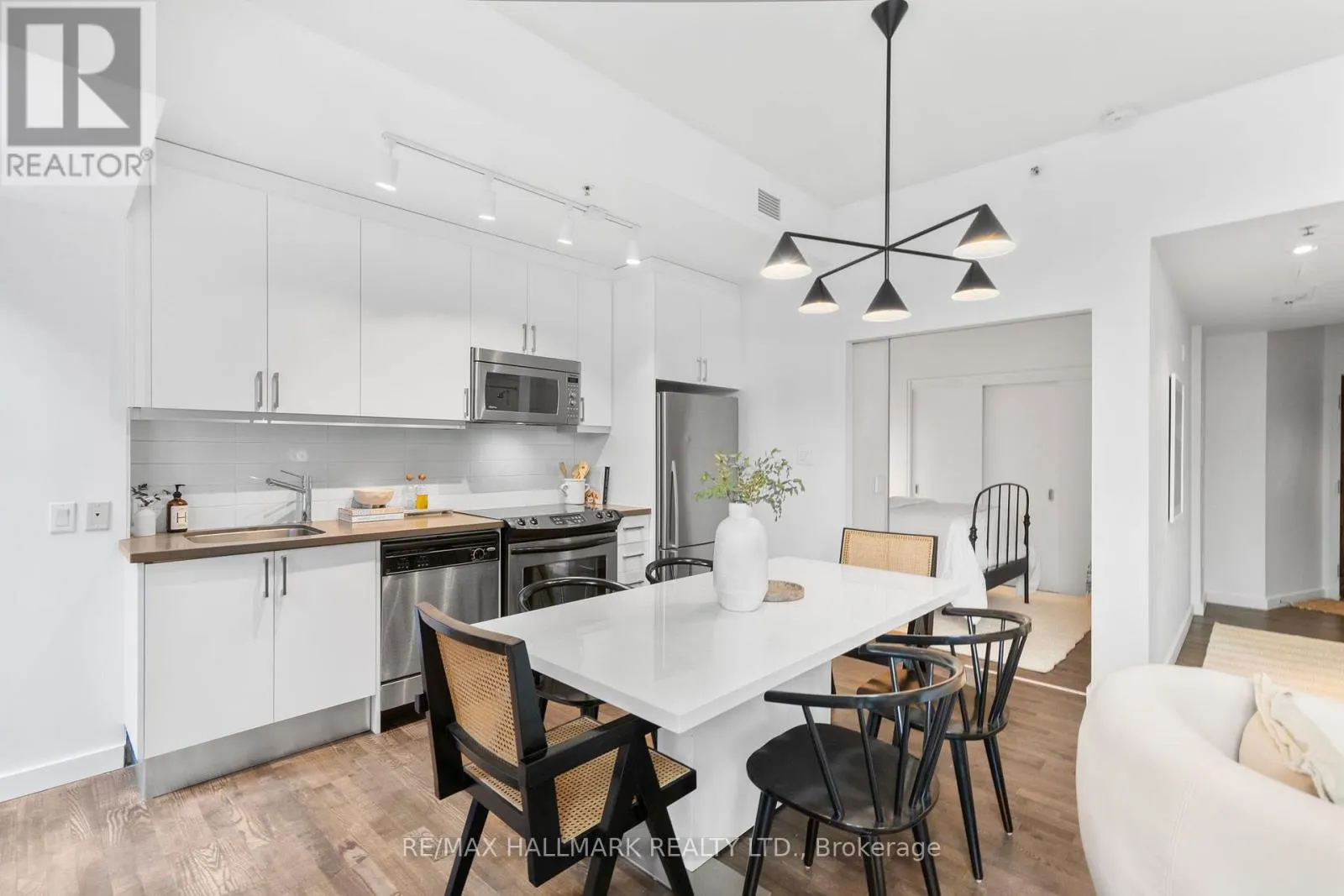 202 - 701 DOVERCOURT ROAD