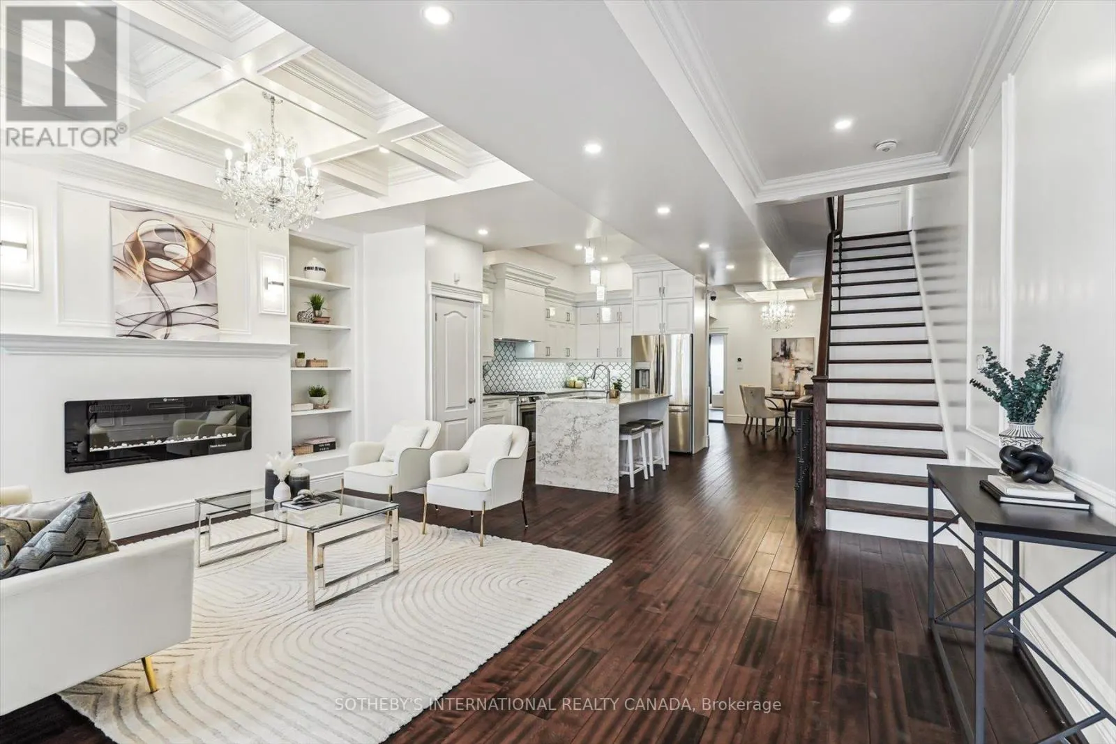 290 BATHURST STREET