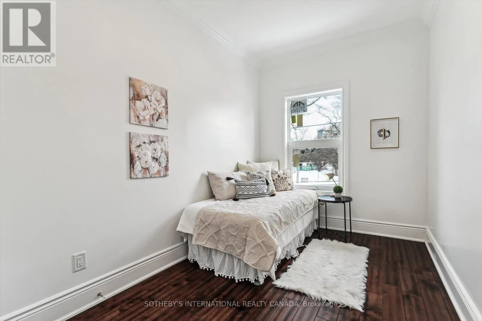 290 BATHURST STREET