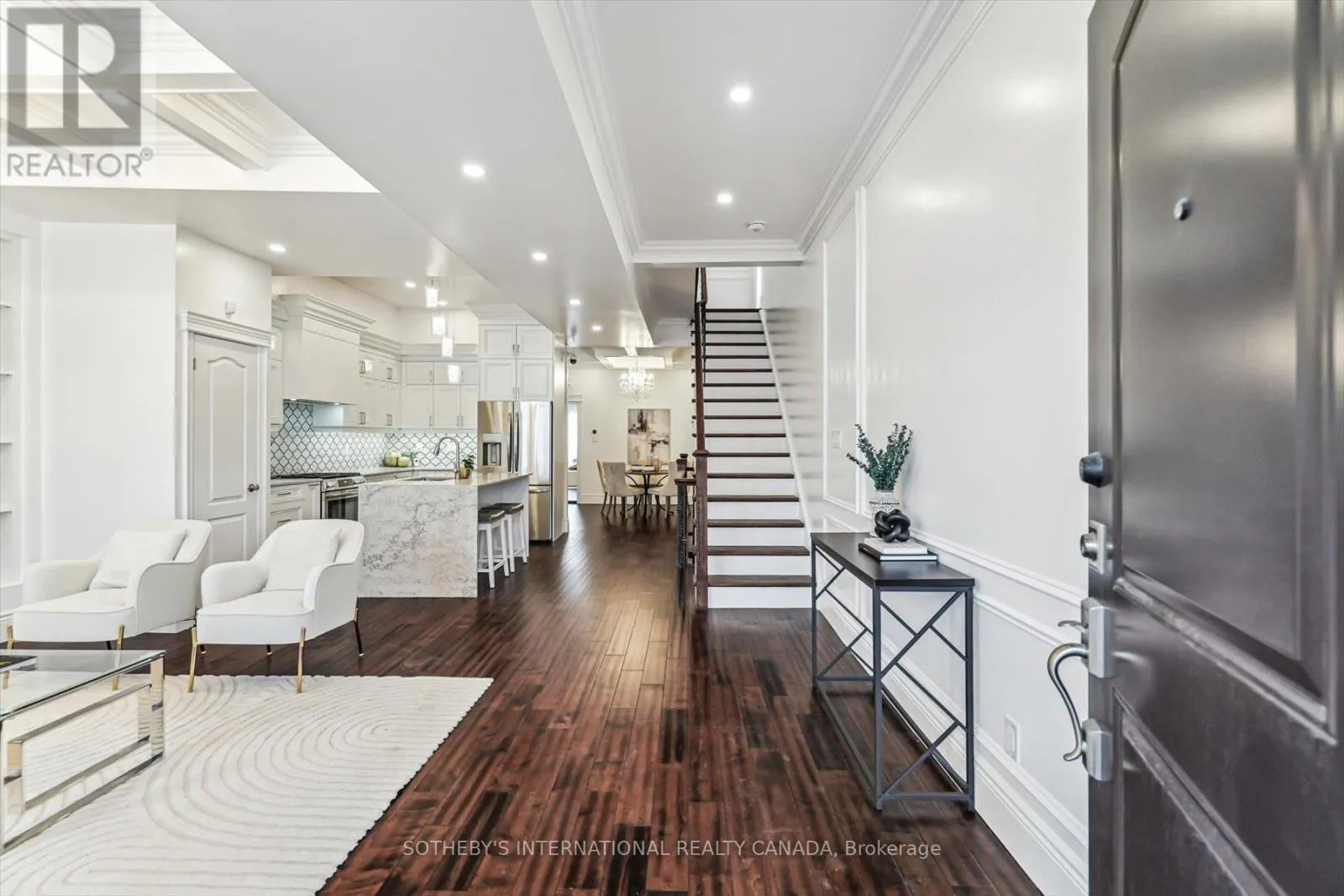 290 BATHURST STREET