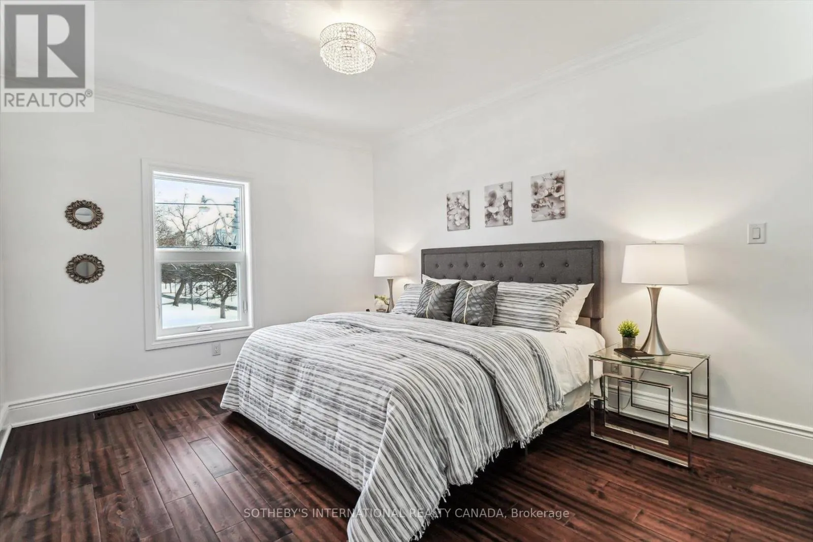 290 BATHURST STREET