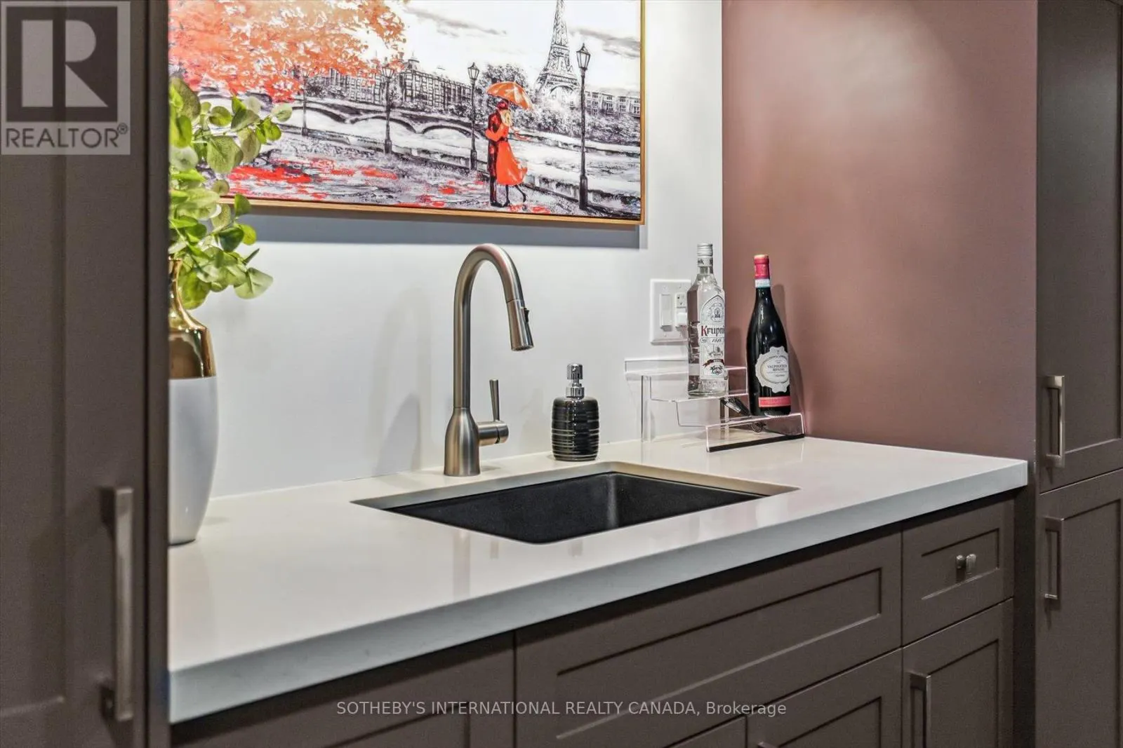 290 BATHURST STREET