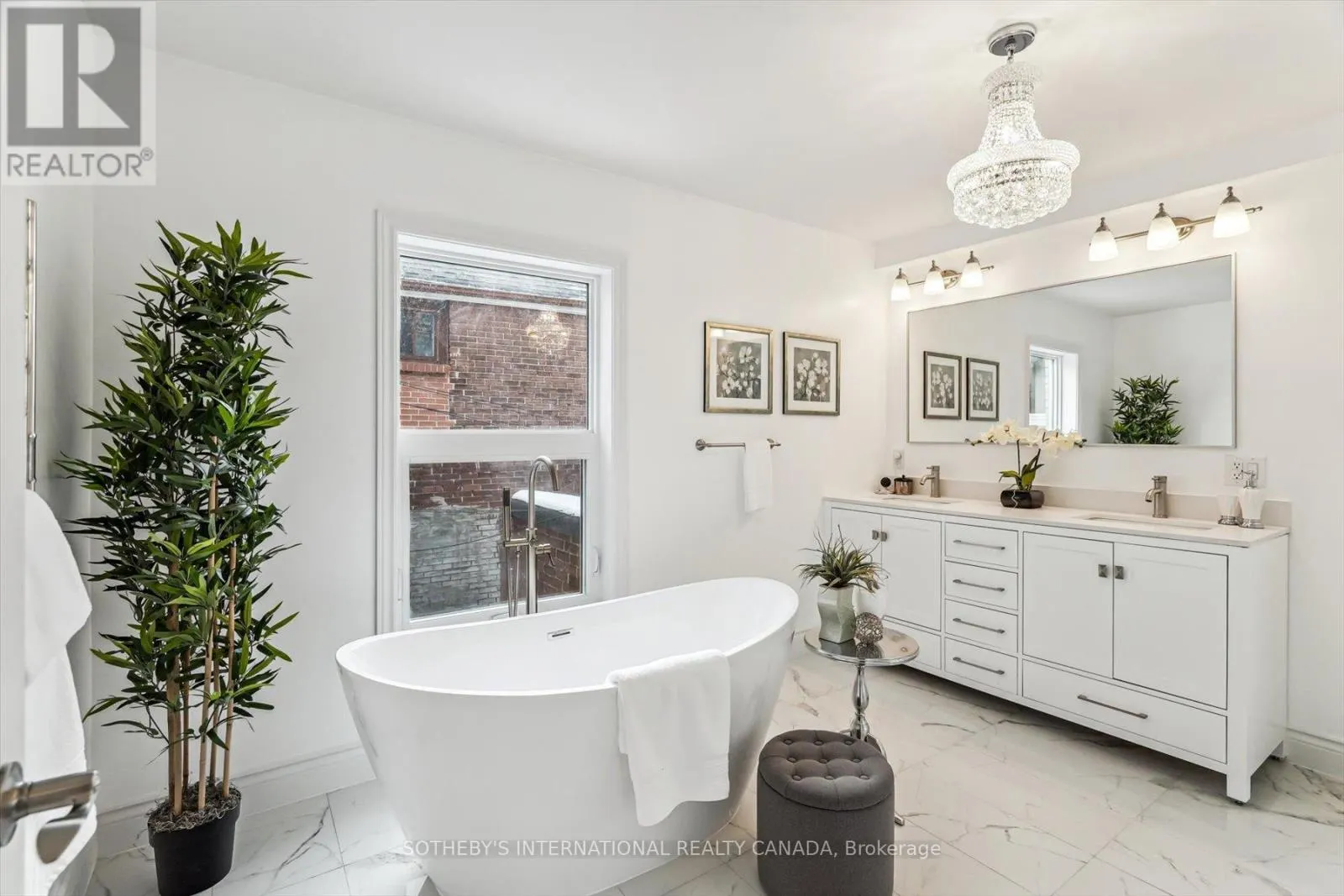 290 BATHURST STREET