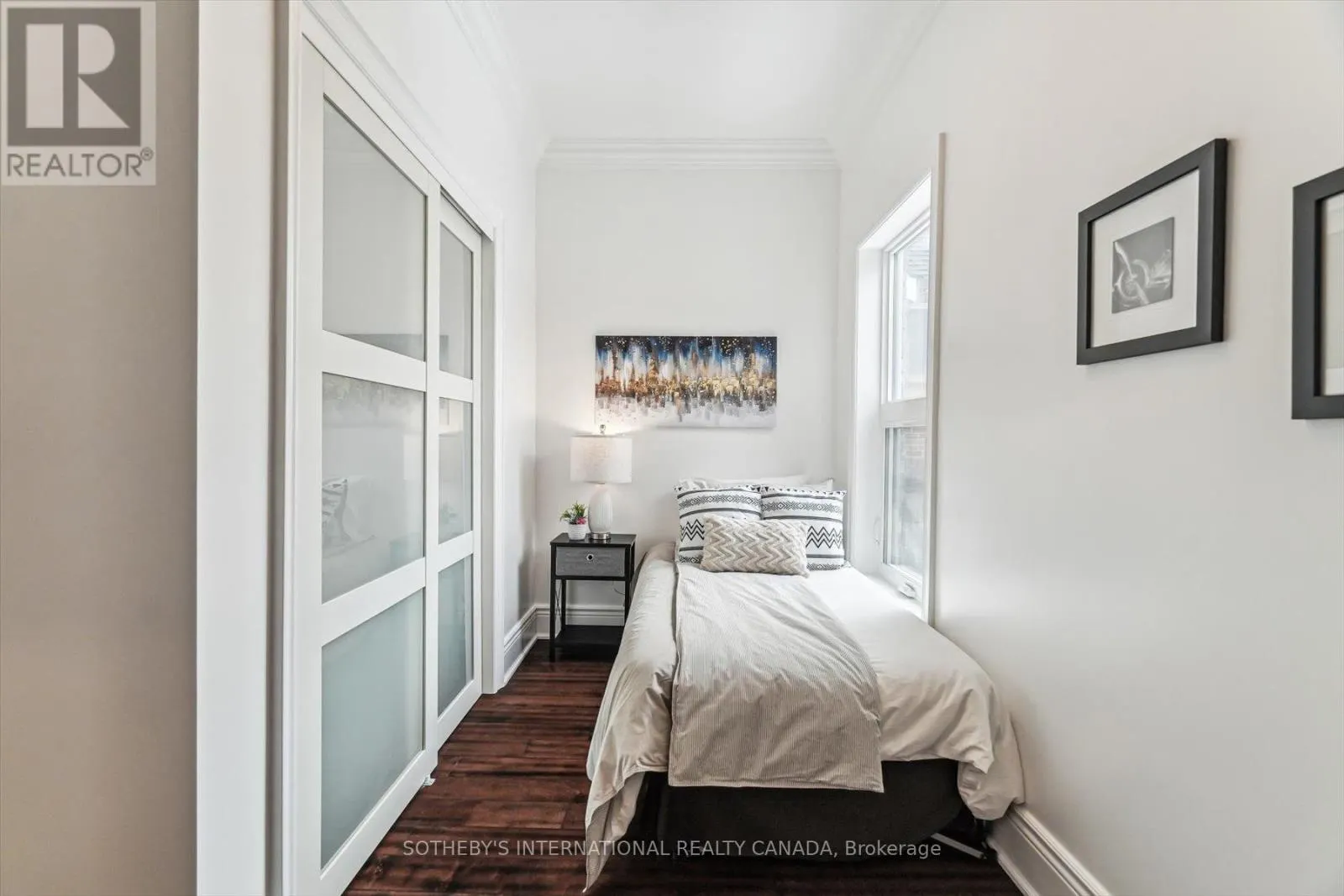 290 BATHURST STREET
