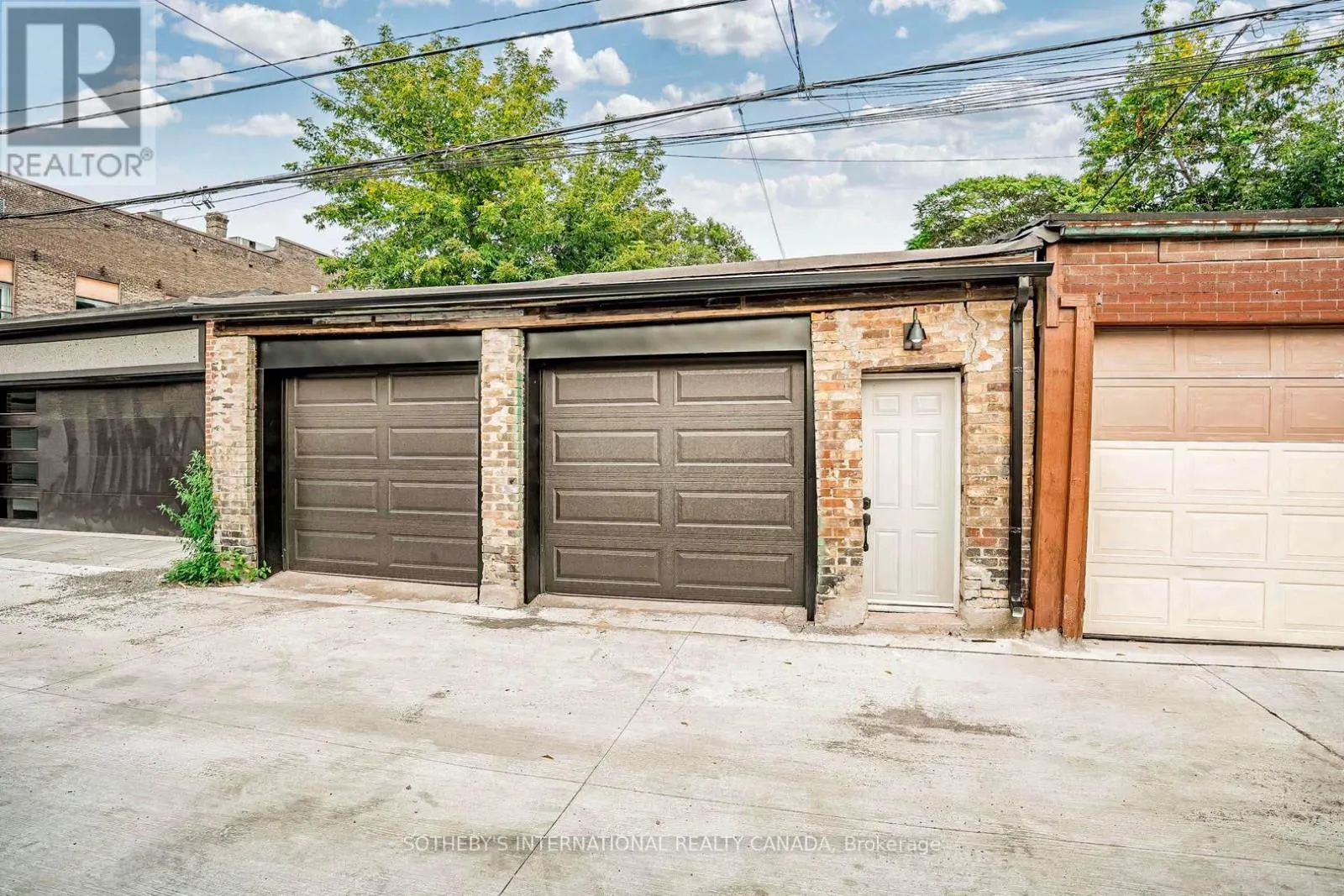 290 BATHURST STREET