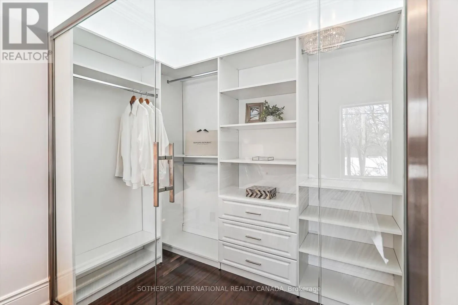 290 BATHURST STREET