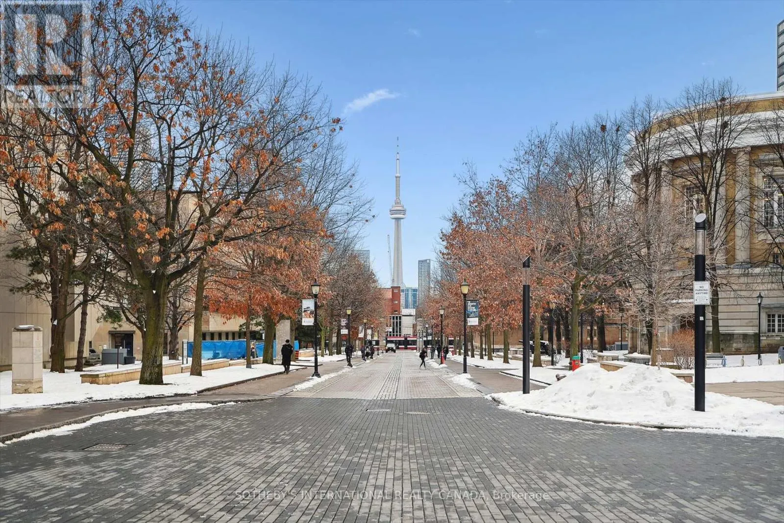 290 BATHURST STREET