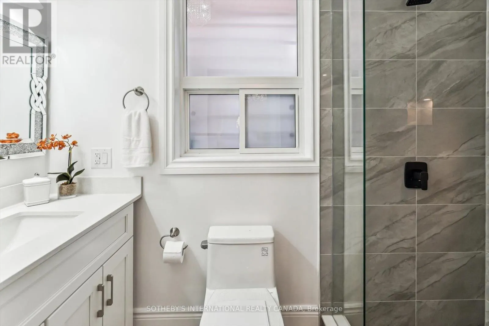 290 BATHURST STREET