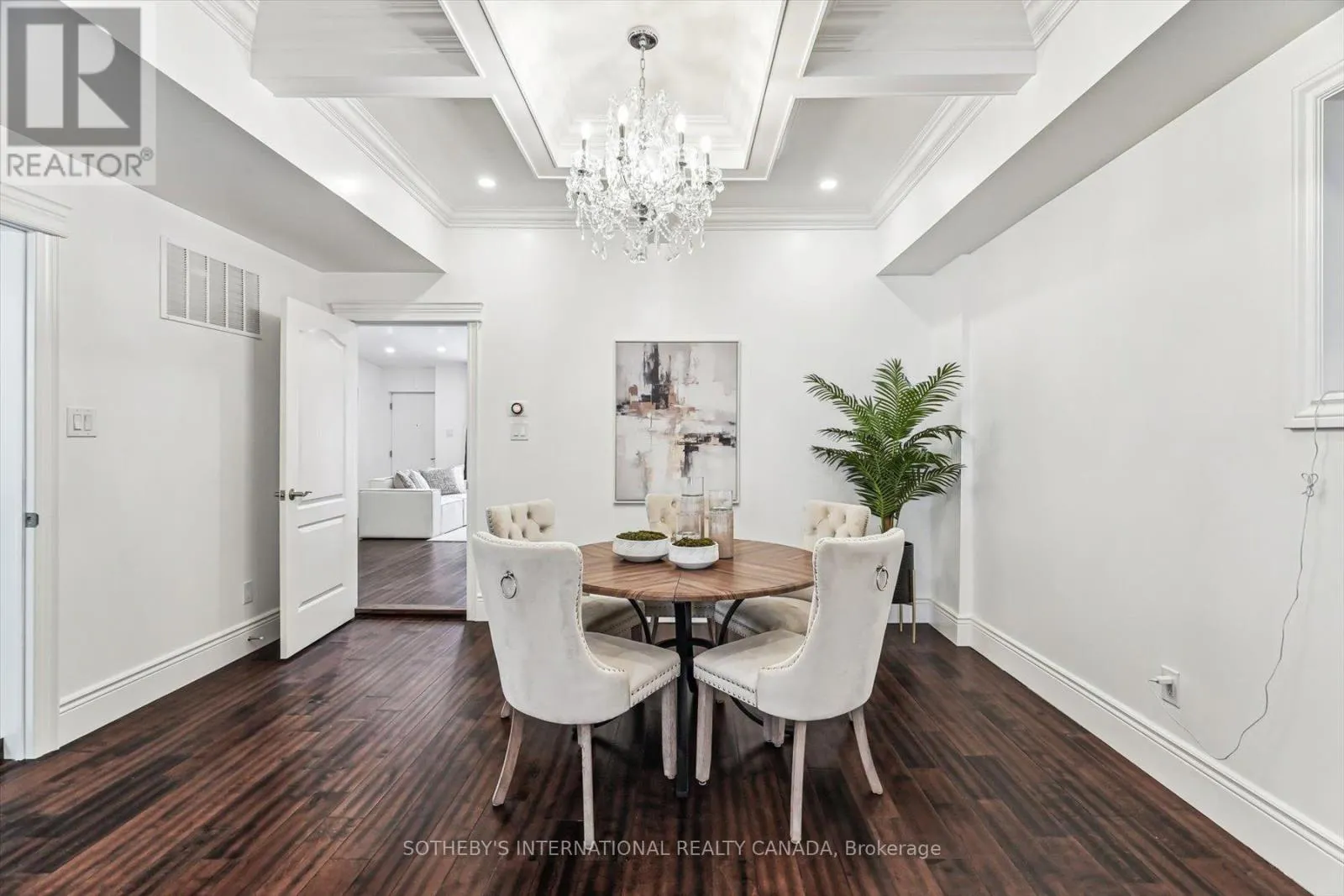 290 BATHURST STREET