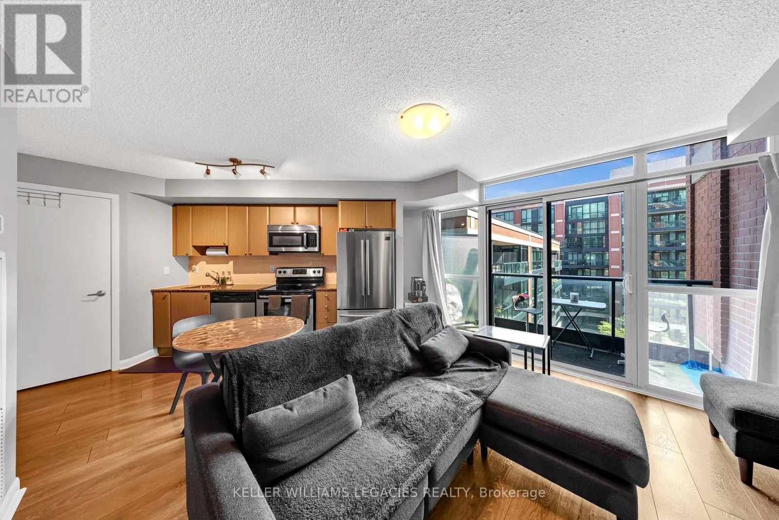 646 - 525 WILSON AVENUE