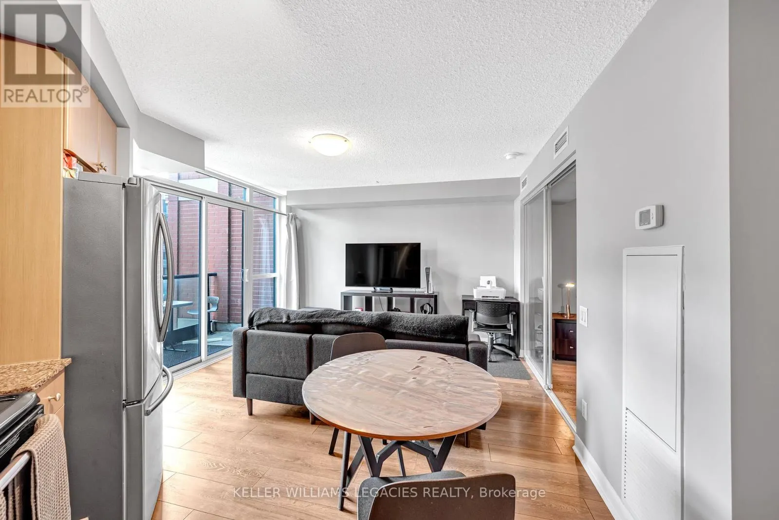 646 - 525 WILSON AVENUE