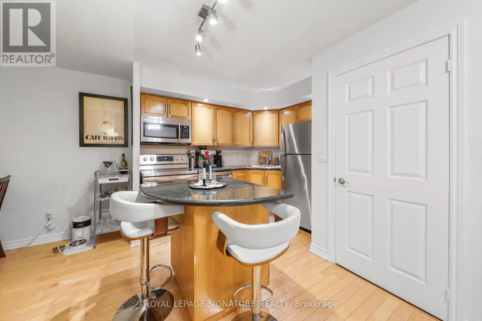 343 - 250 WELLINGTON STREET W