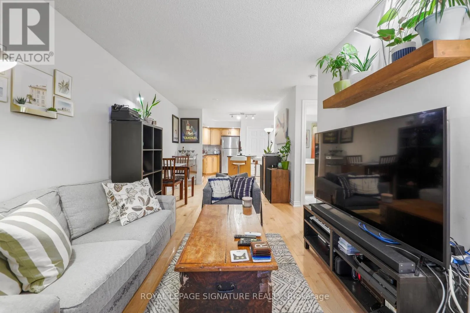 343 - 250 WELLINGTON STREET W