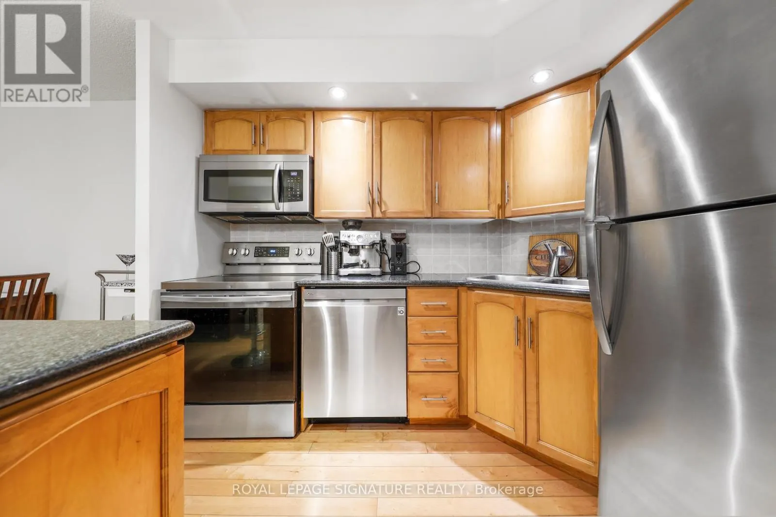 343 - 250 WELLINGTON STREET W