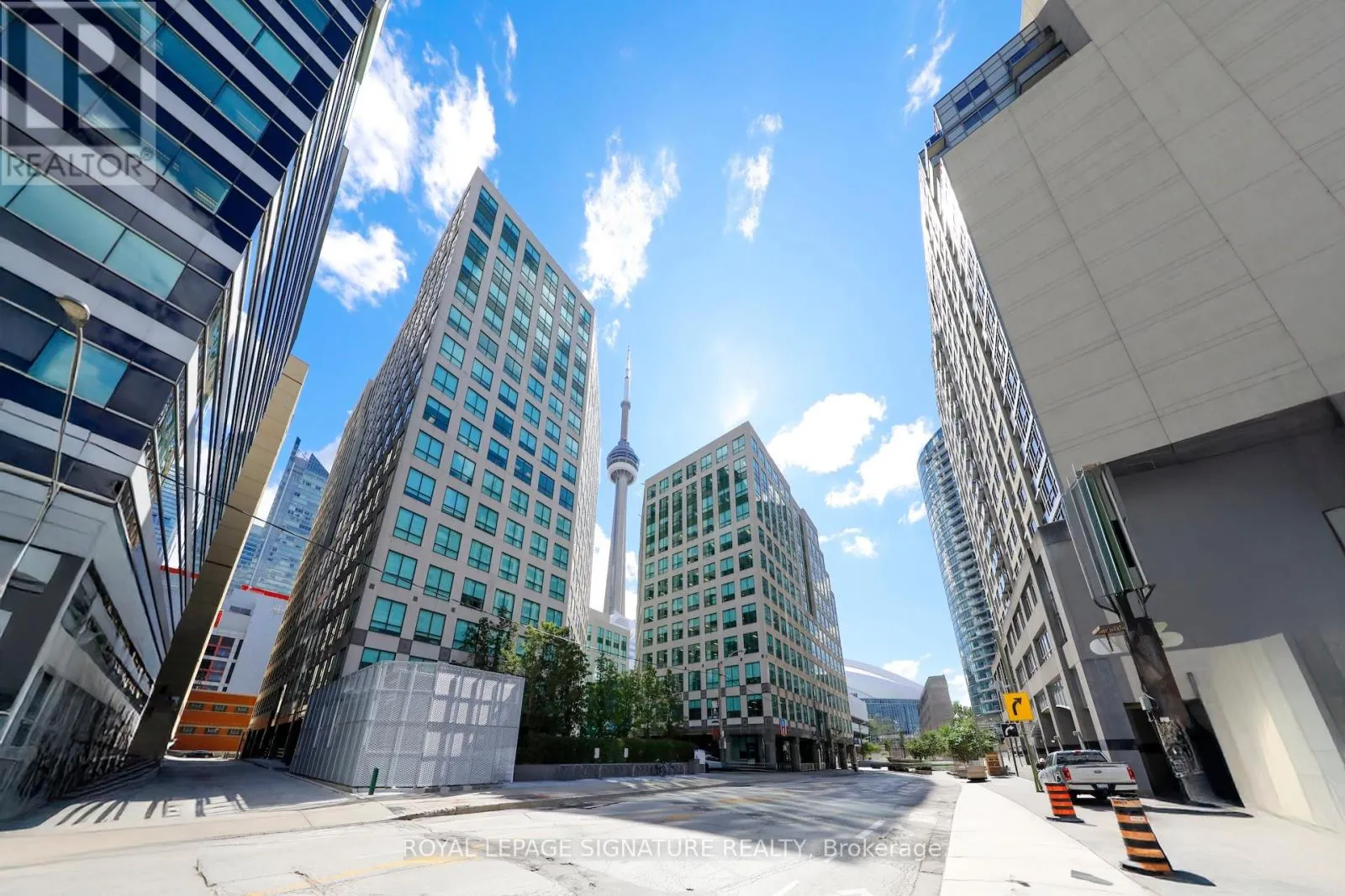 343 - 250 WELLINGTON STREET W