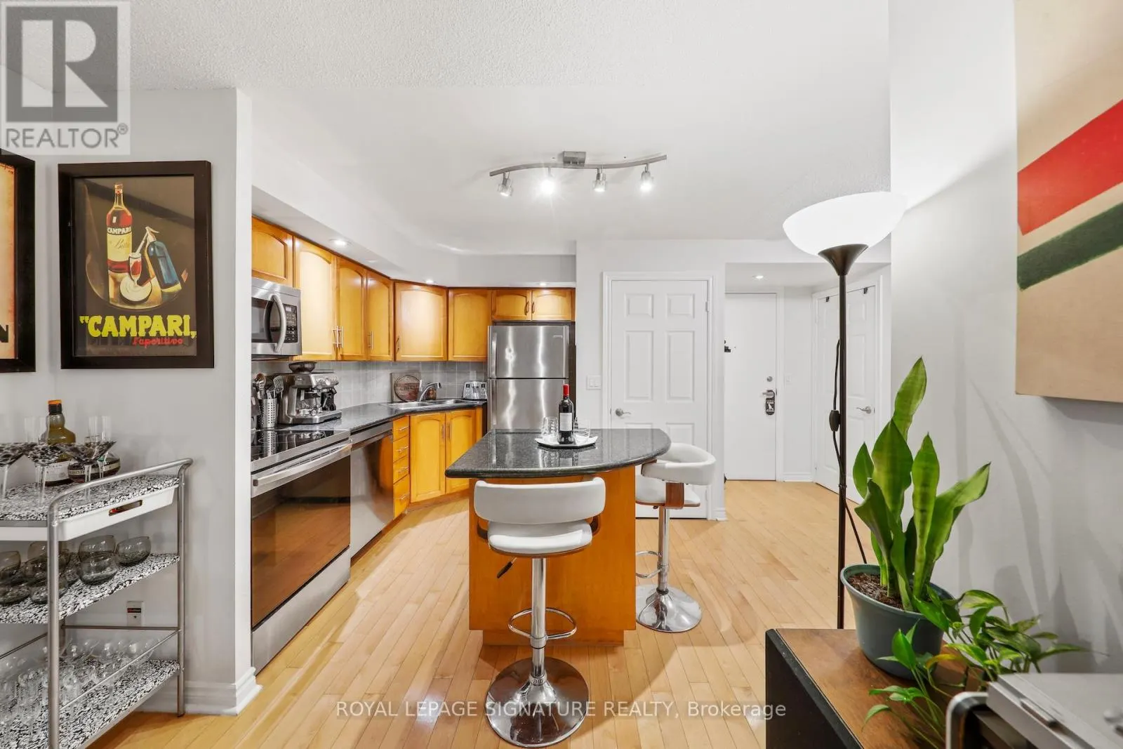 343 - 250 WELLINGTON STREET W