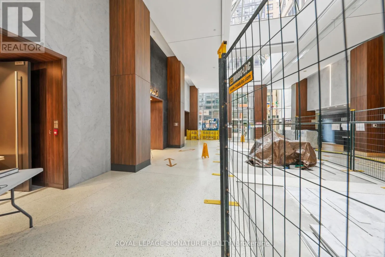 343 - 250 WELLINGTON STREET W
