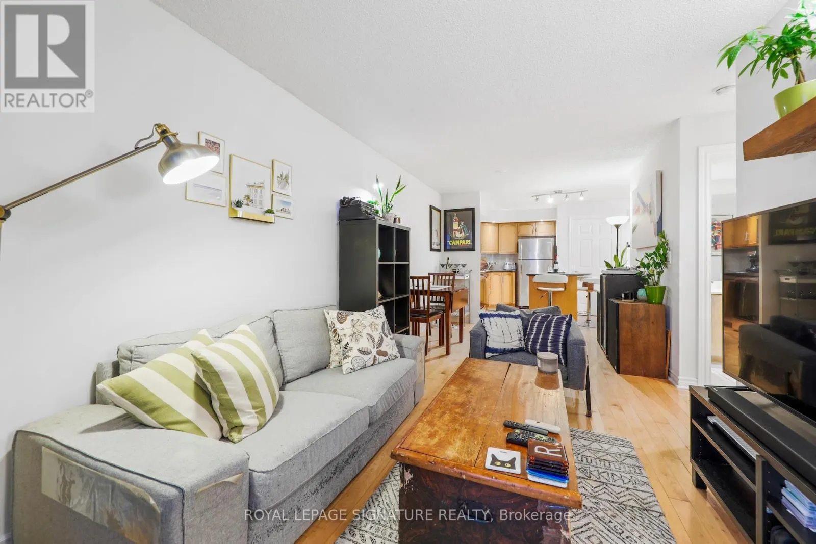 343 - 250 WELLINGTON STREET W