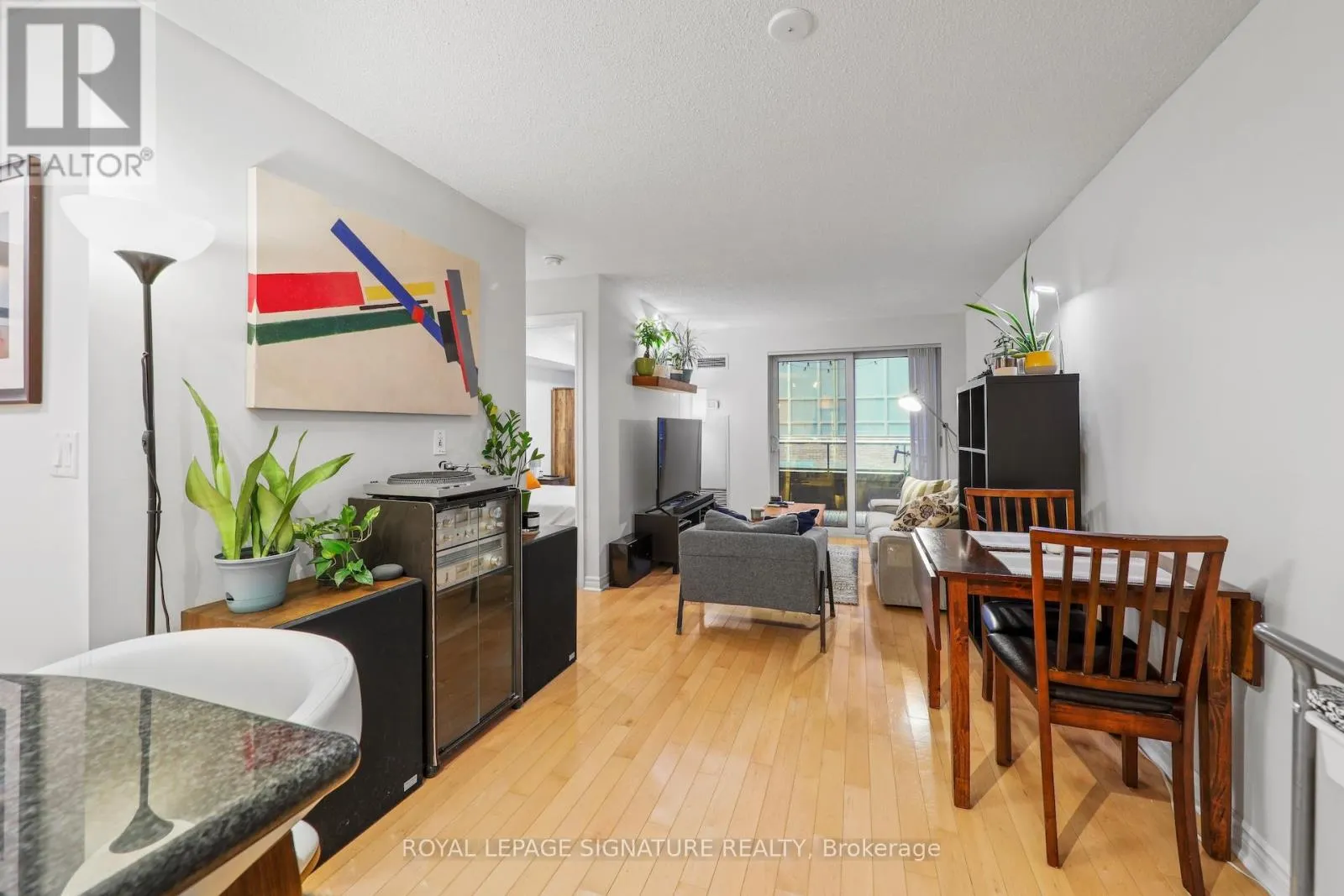 343 - 250 WELLINGTON STREET W