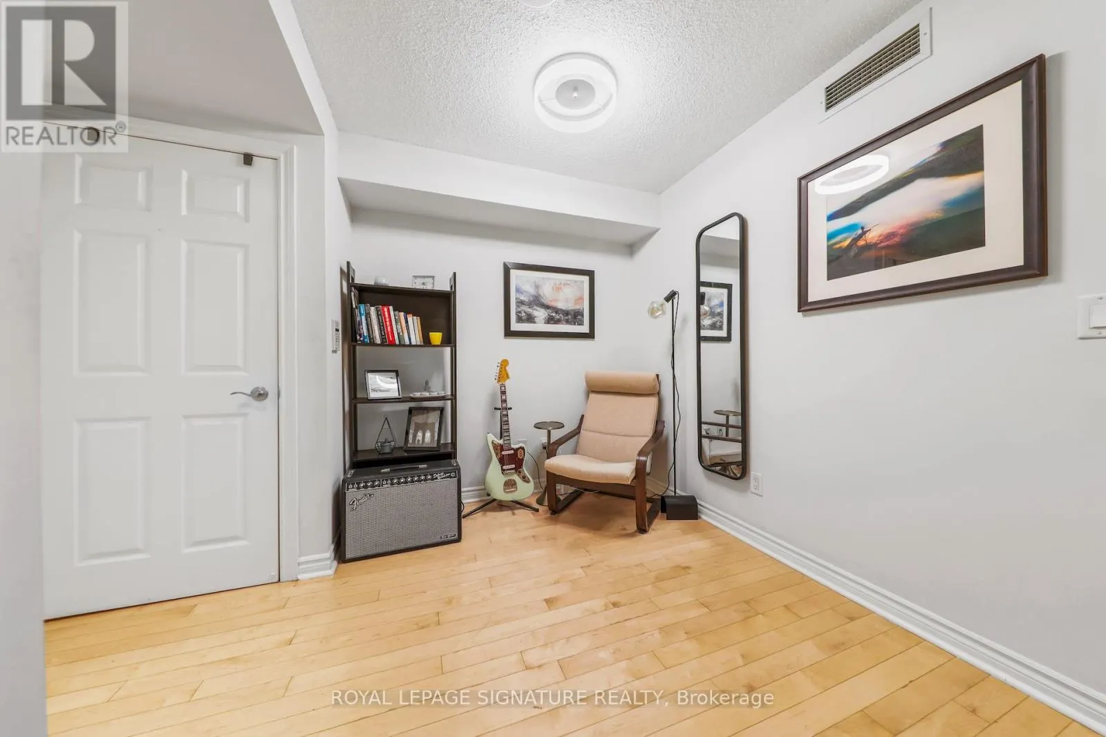343 - 250 WELLINGTON STREET W