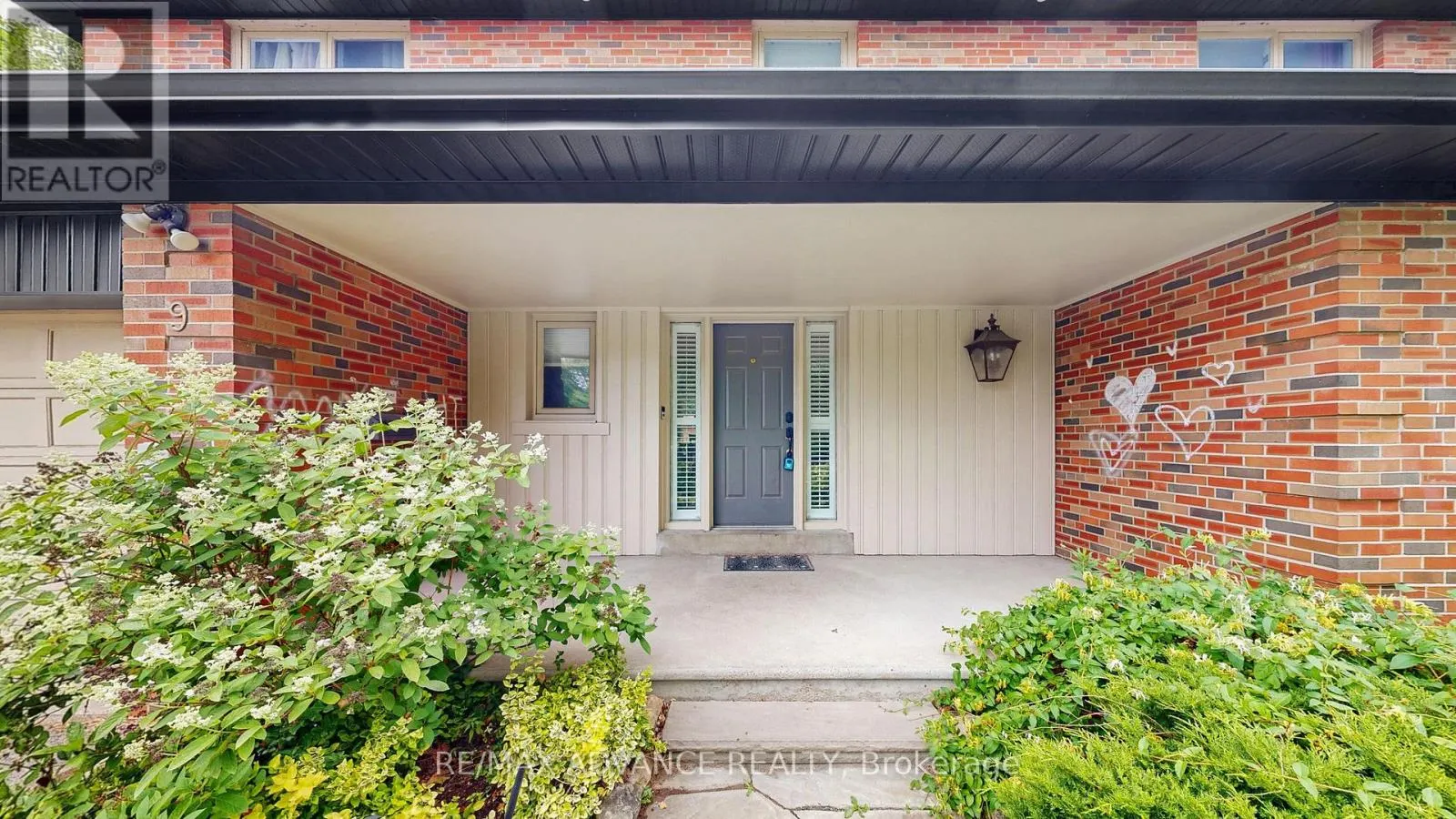 9 CARLUKE CRESCENT