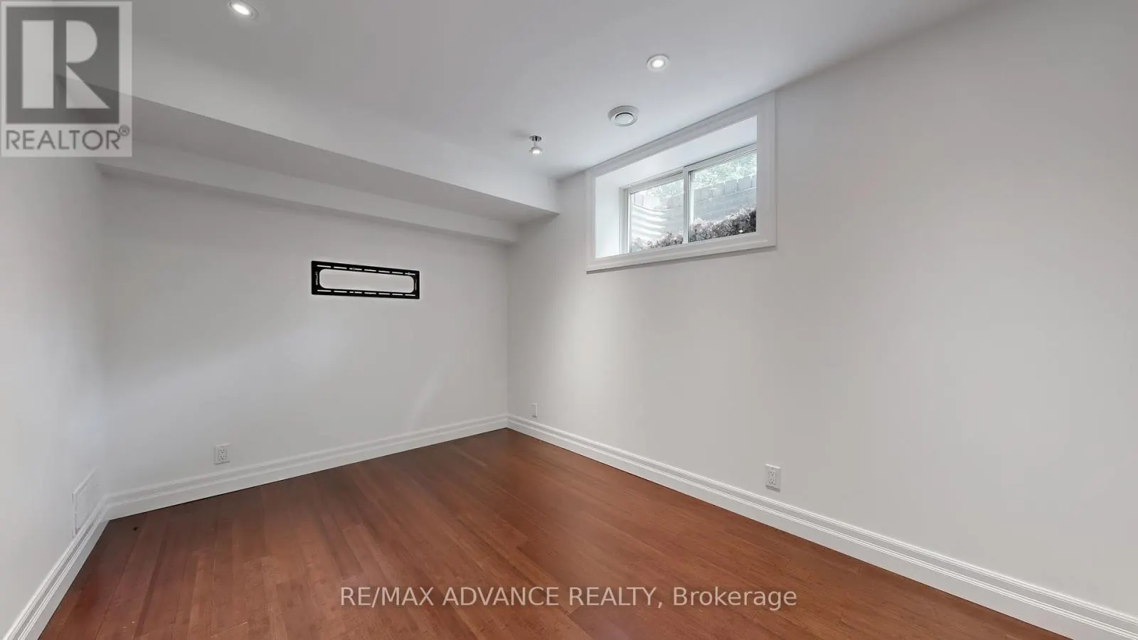 9 CARLUKE CRESCENT