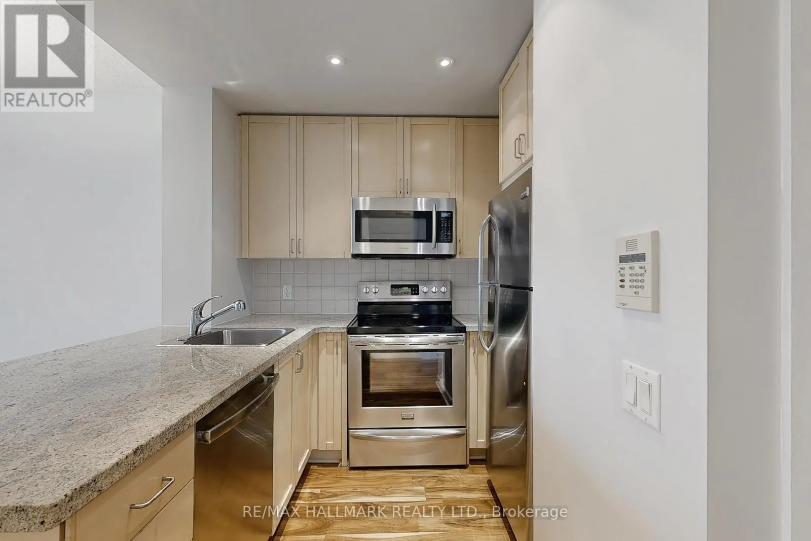1403 - 85 BLOOR STREET E