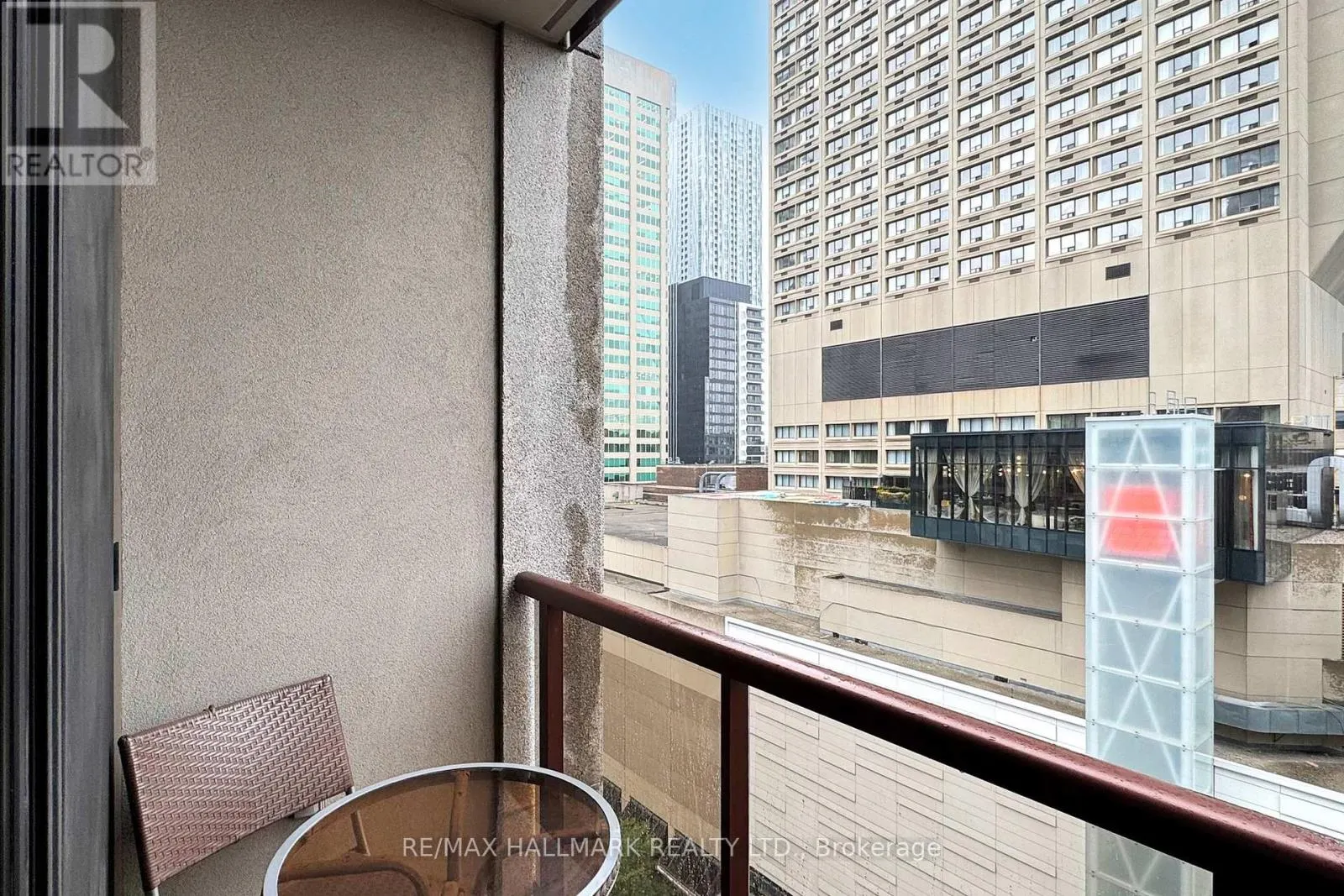 1403 - 85 BLOOR STREET E
