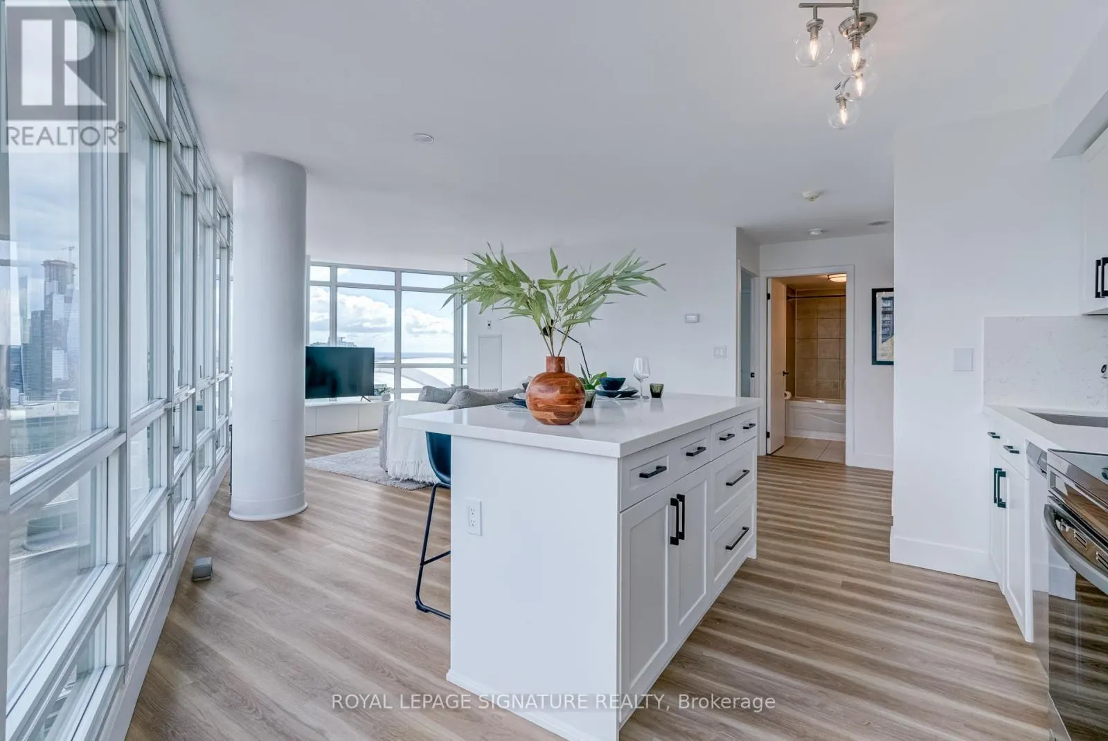 3909 - 397 FRONT STREET W
