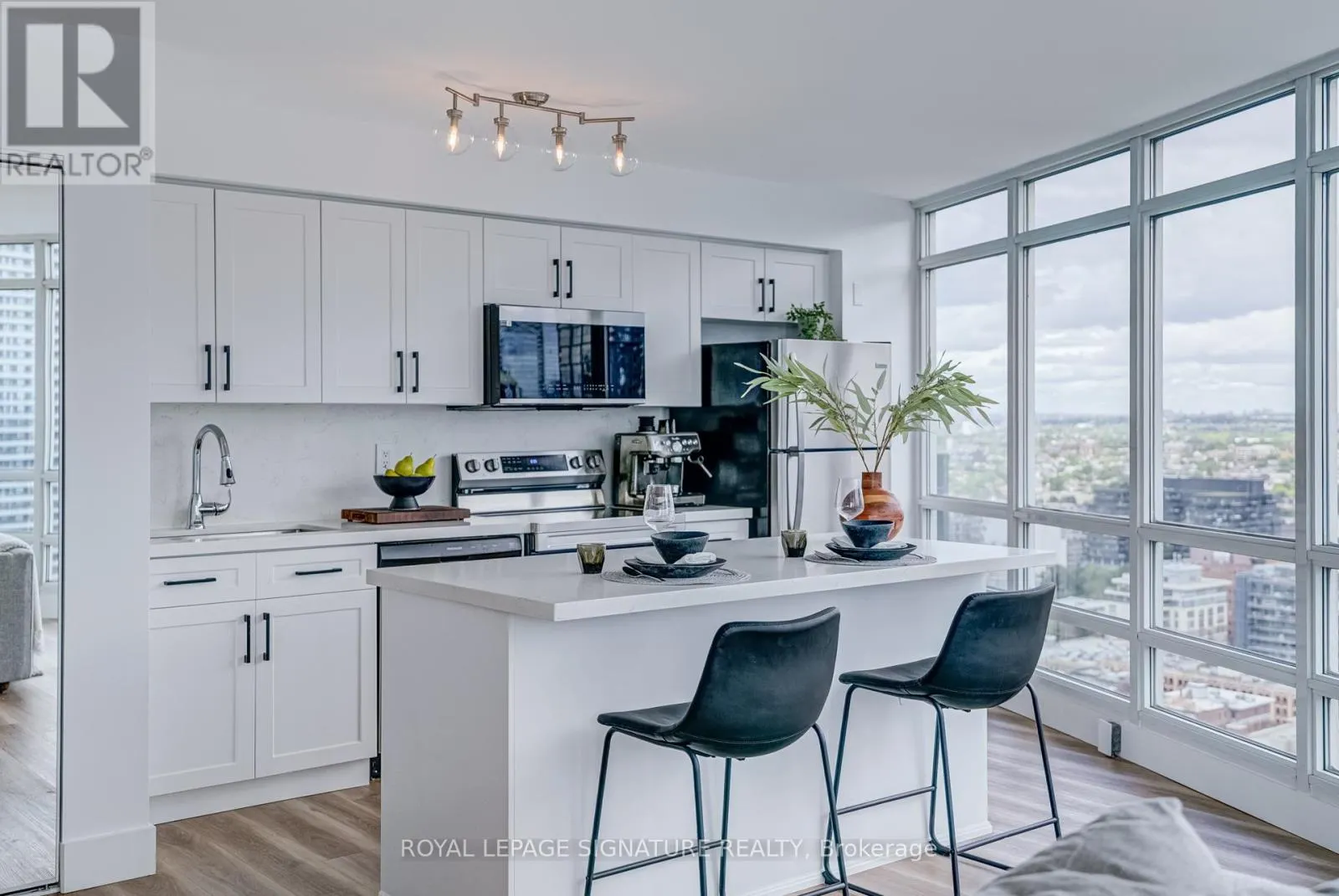 3909 - 397 FRONT STREET W