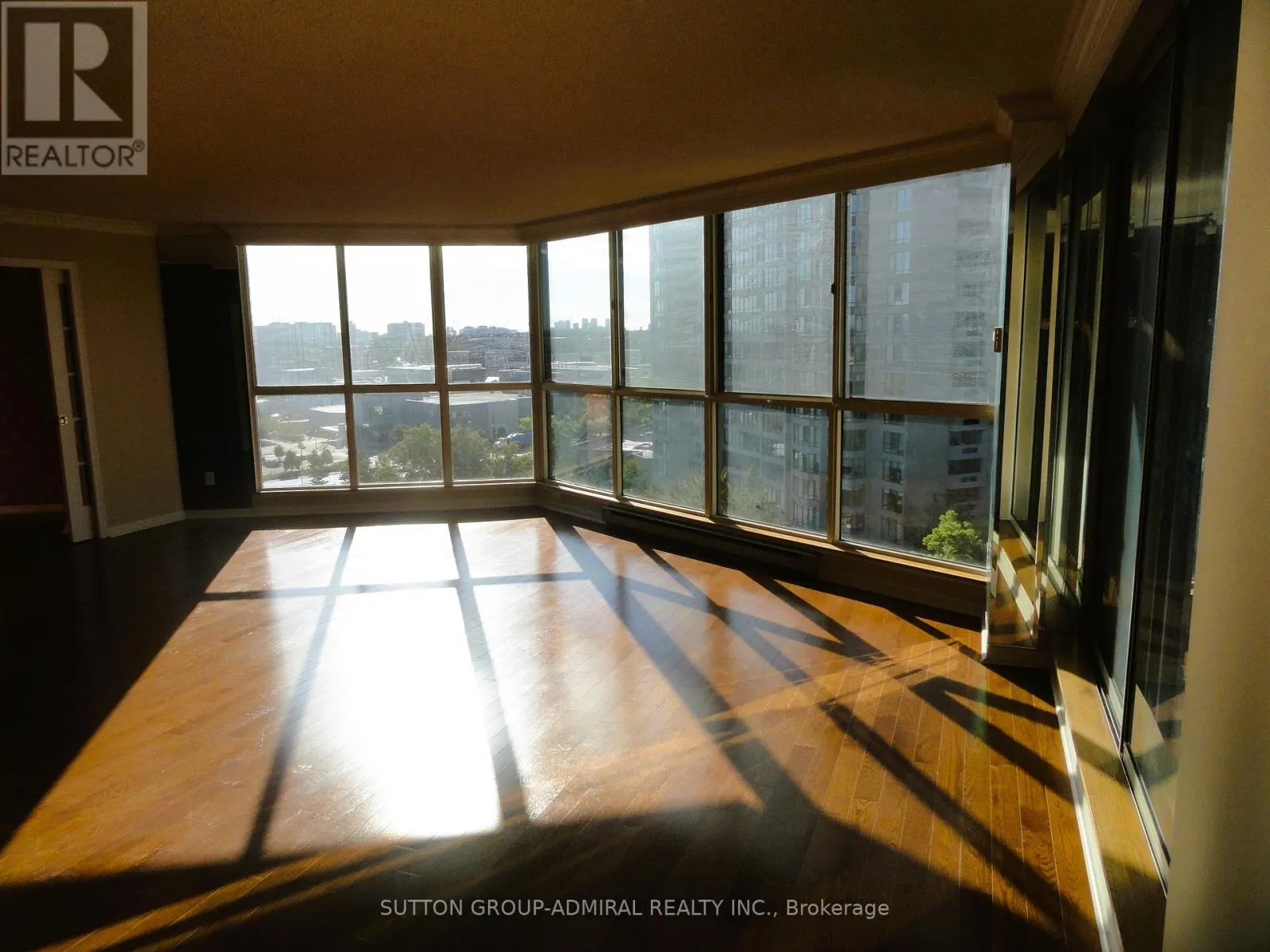 801 - 85 SKYMARK DRIVE
