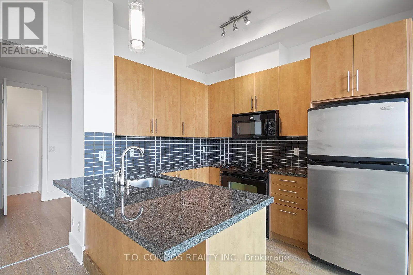 523 - 120 HOMEWOOD AVENUE