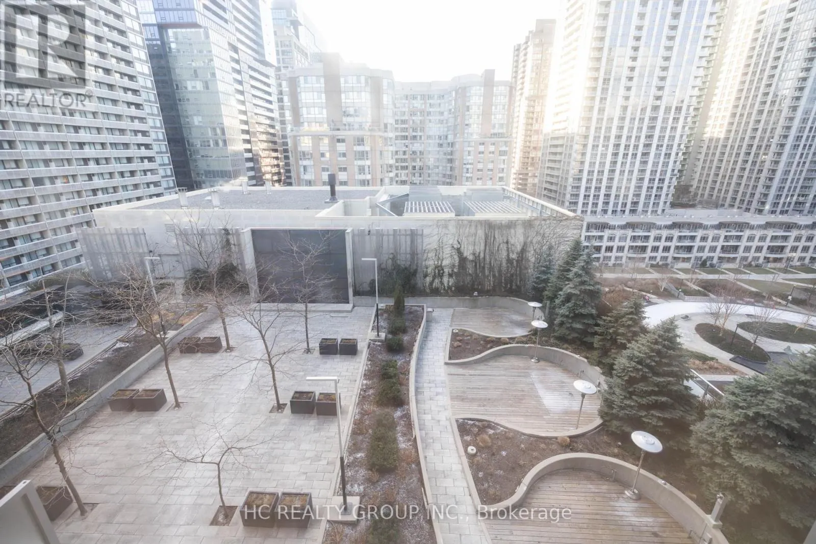 819 - 386 YONGE STREET