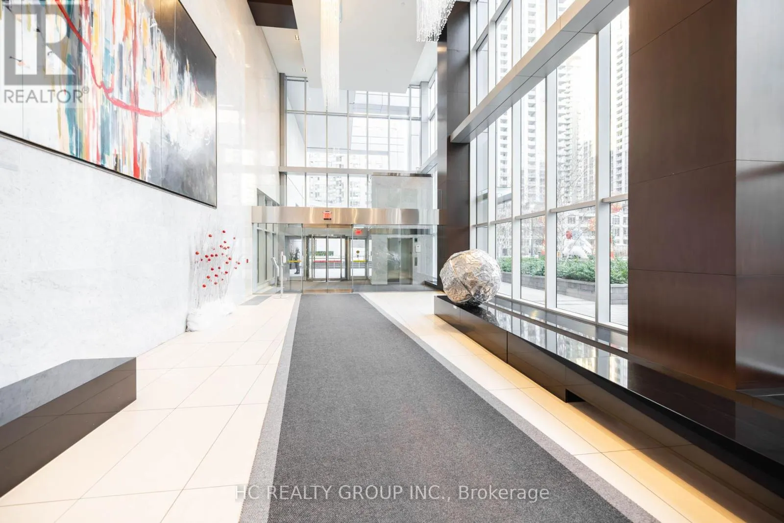 819 - 386 YONGE STREET