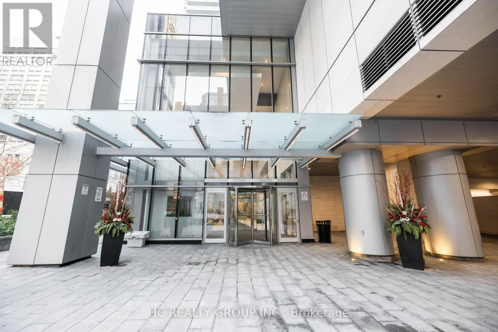819 - 386 YONGE STREET
