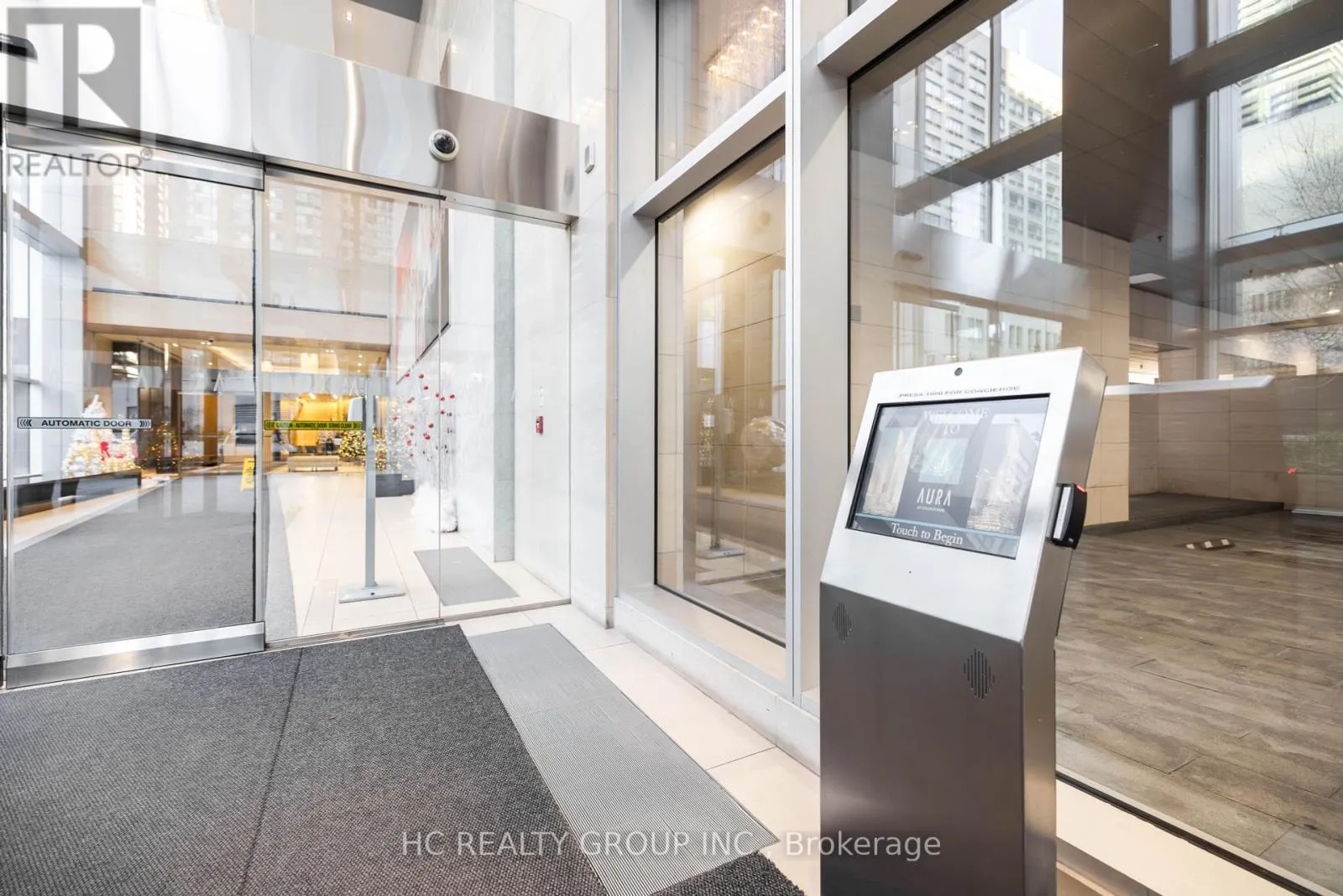 819 - 386 YONGE STREET