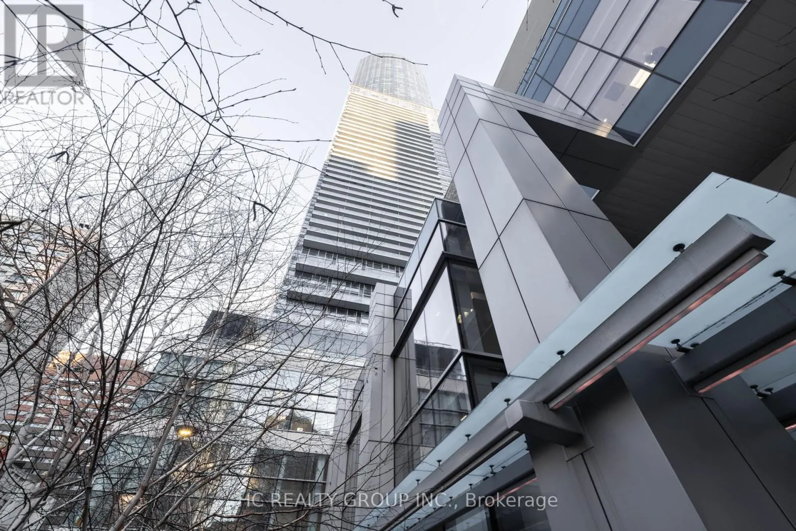 819 - 386 YONGE STREET