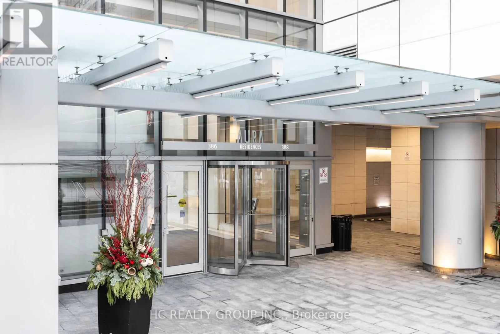 819 - 386 YONGE STREET