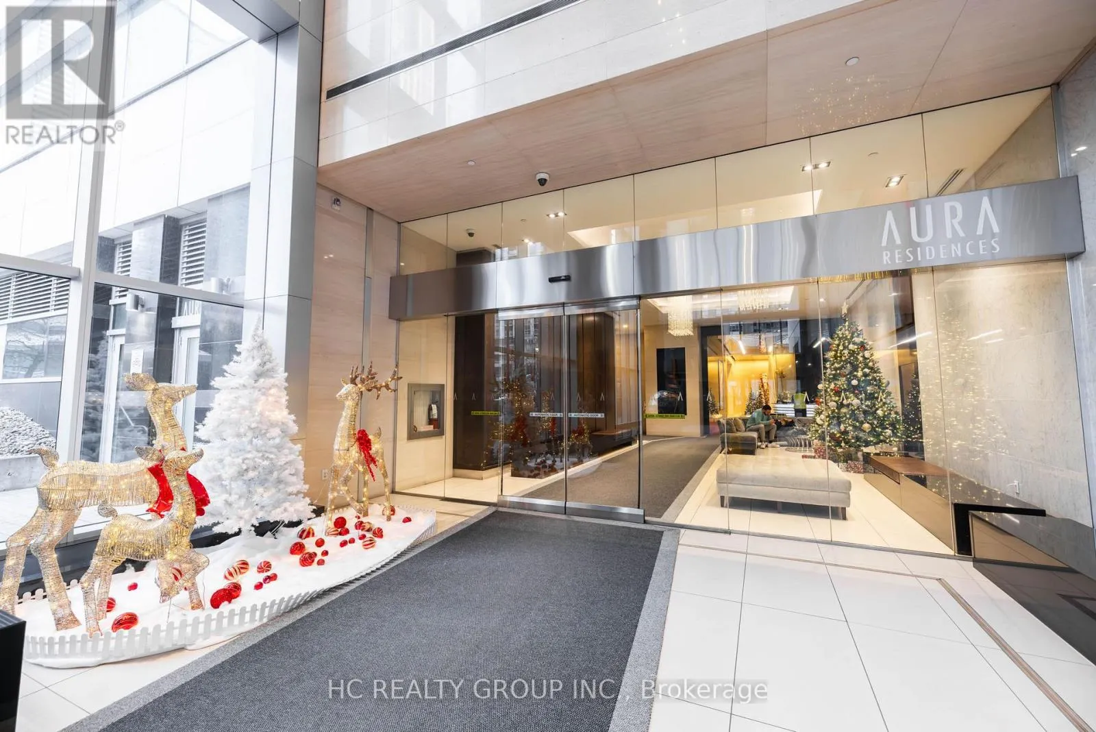 819 - 386 YONGE STREET