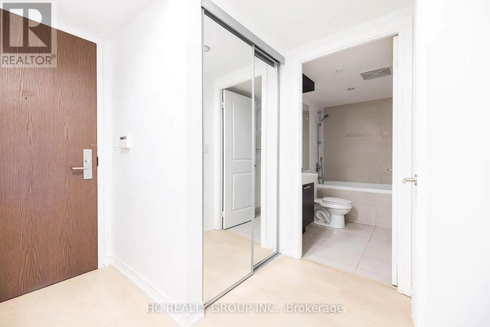 819 - 386 YONGE STREET