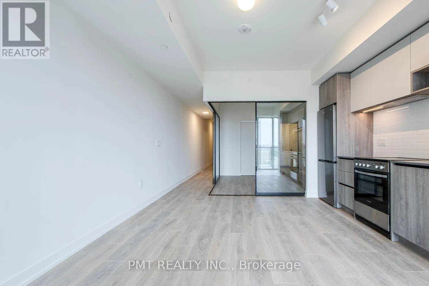 1216 - 181 STERLING ROAD