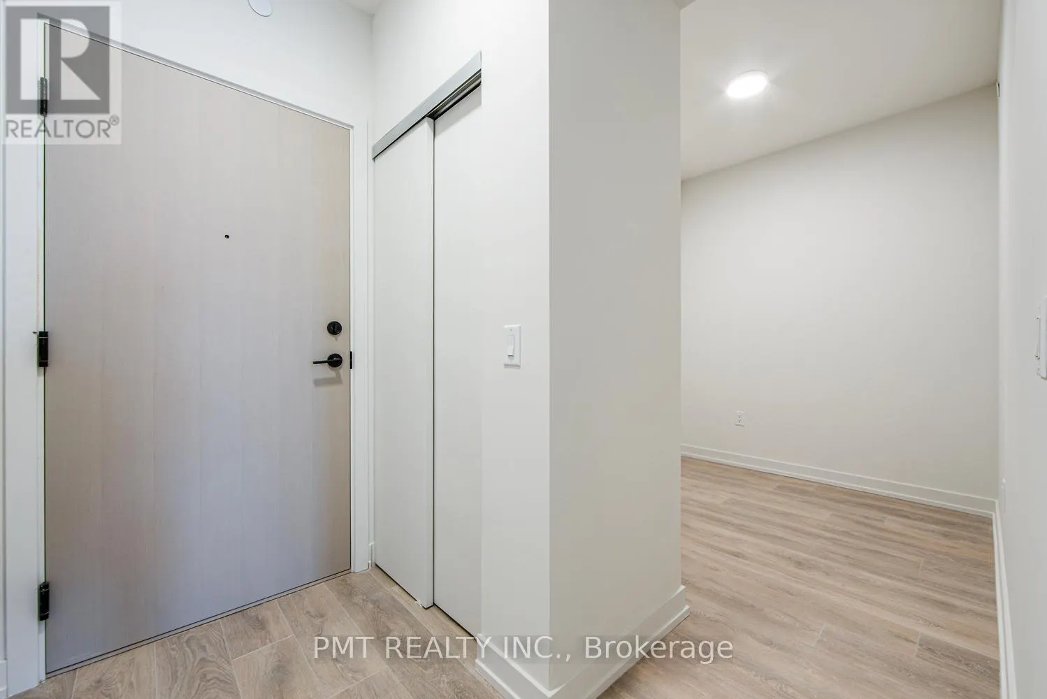 1216 - 181 STERLING ROAD