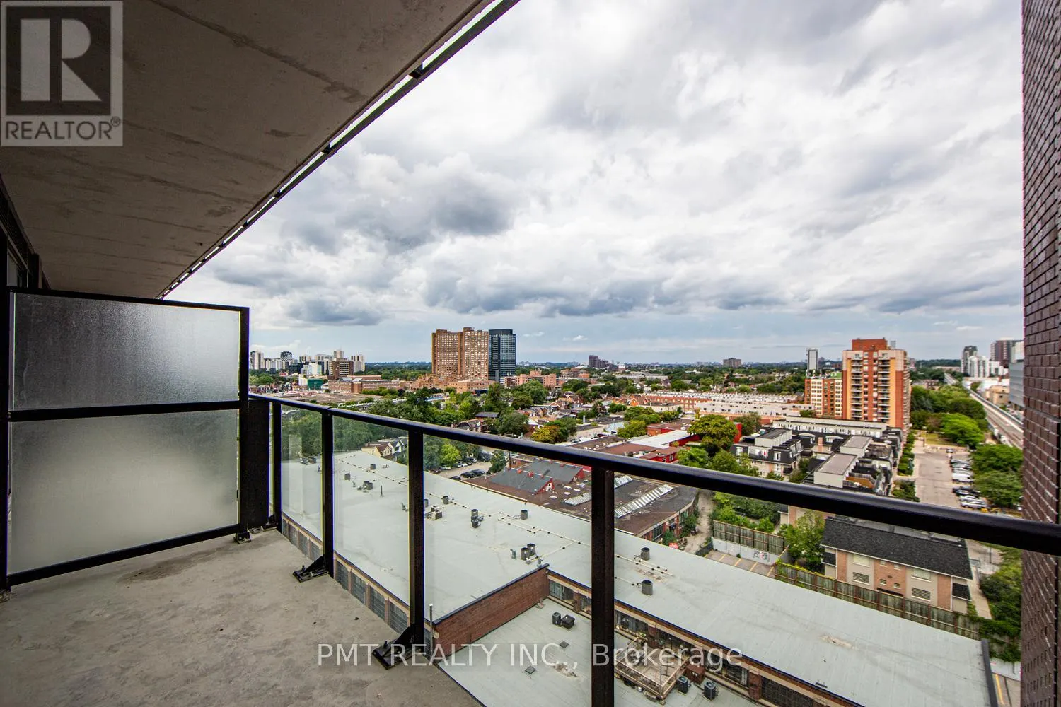 1216 - 181 STERLING ROAD
