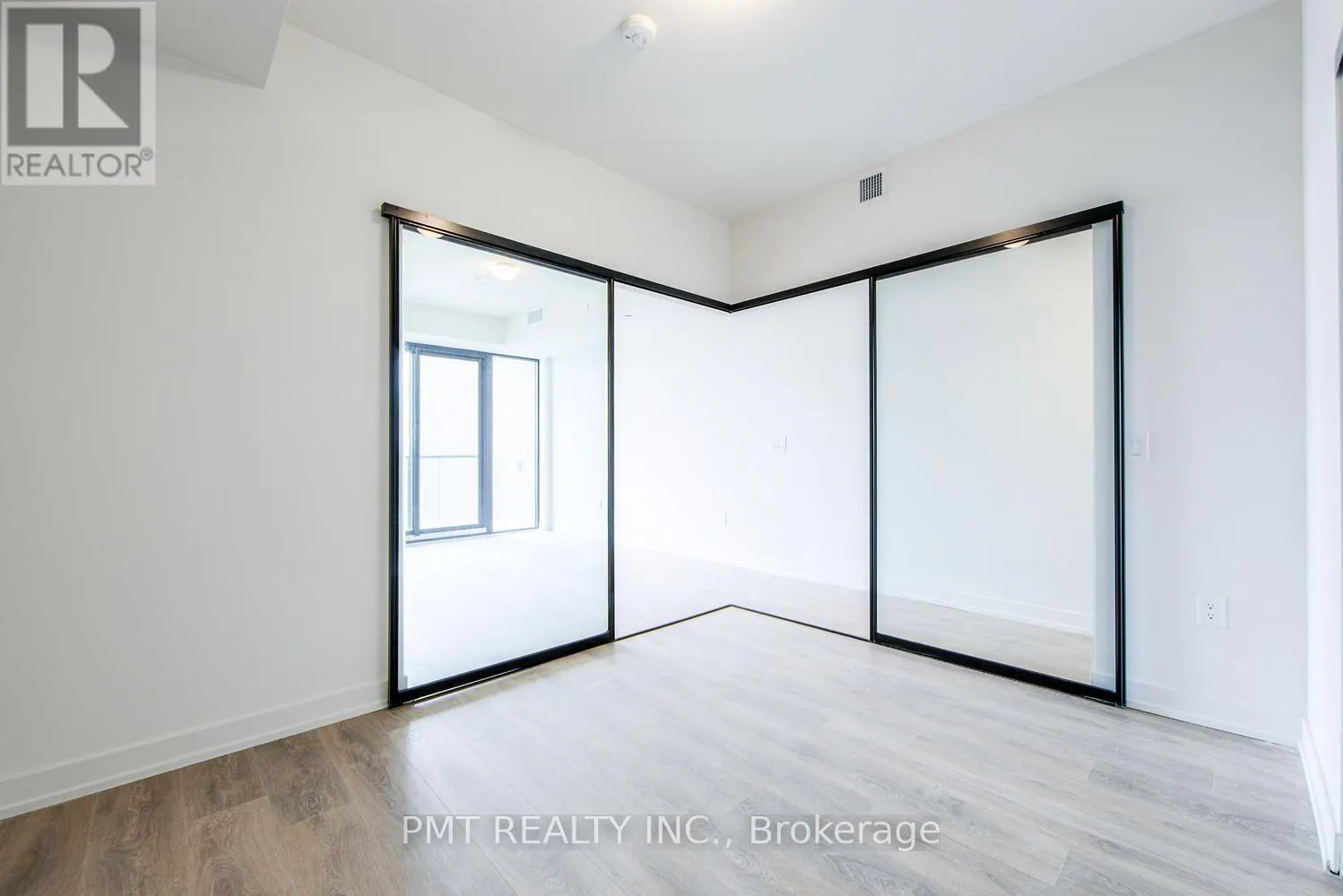 1216 - 181 STERLING ROAD