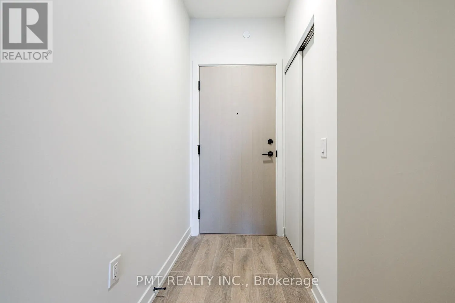 1216 - 181 STERLING ROAD