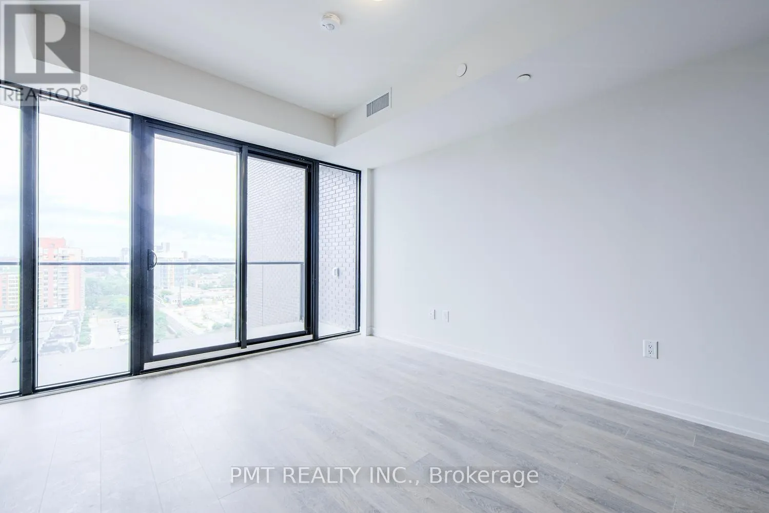 1216 - 181 STERLING ROAD