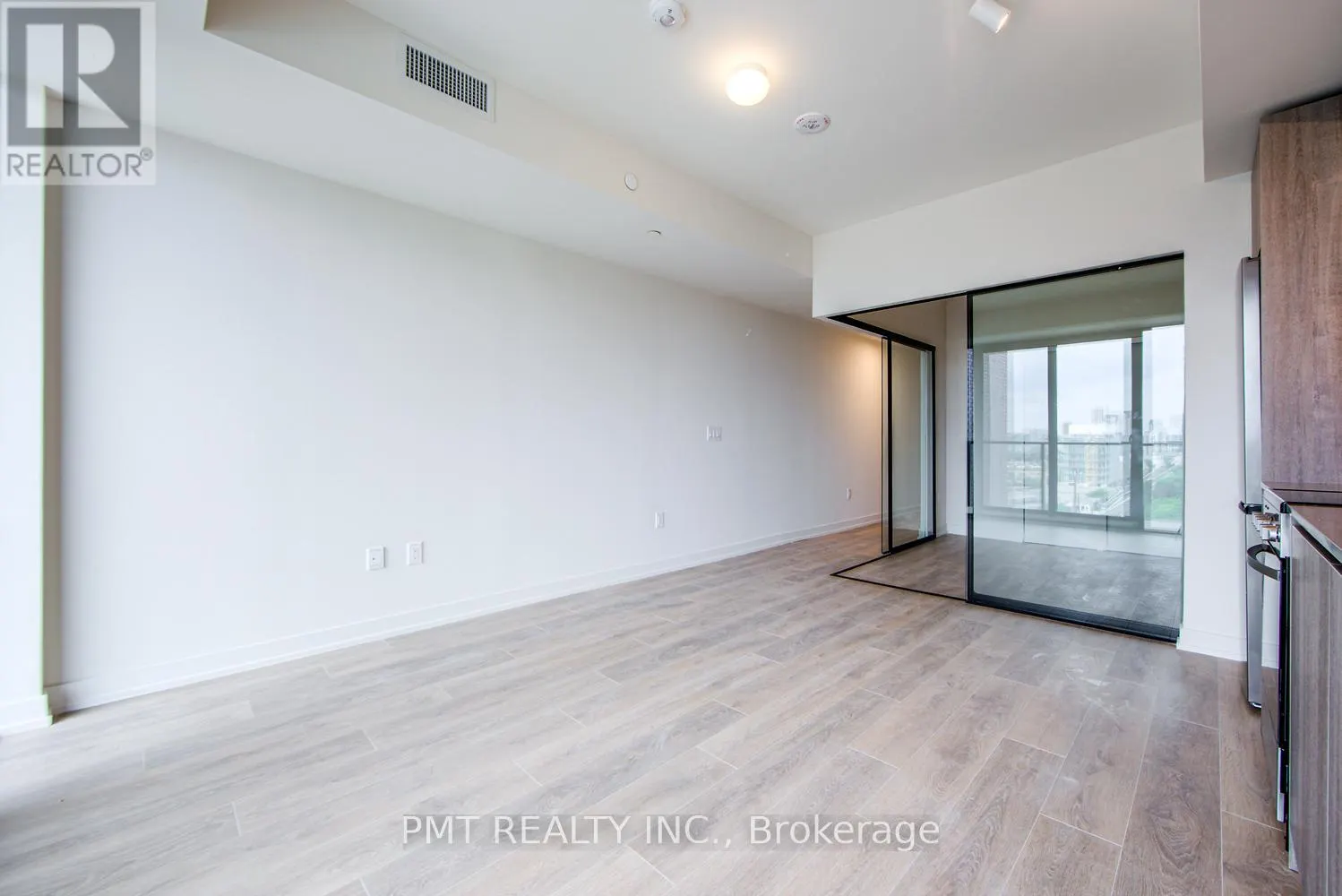 1216 - 181 STERLING ROAD