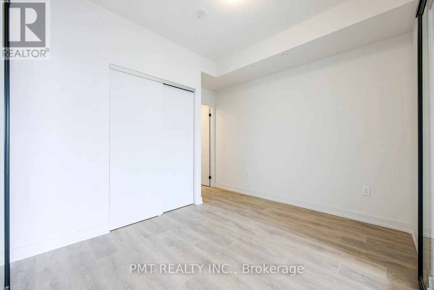 1216 - 181 STERLING ROAD