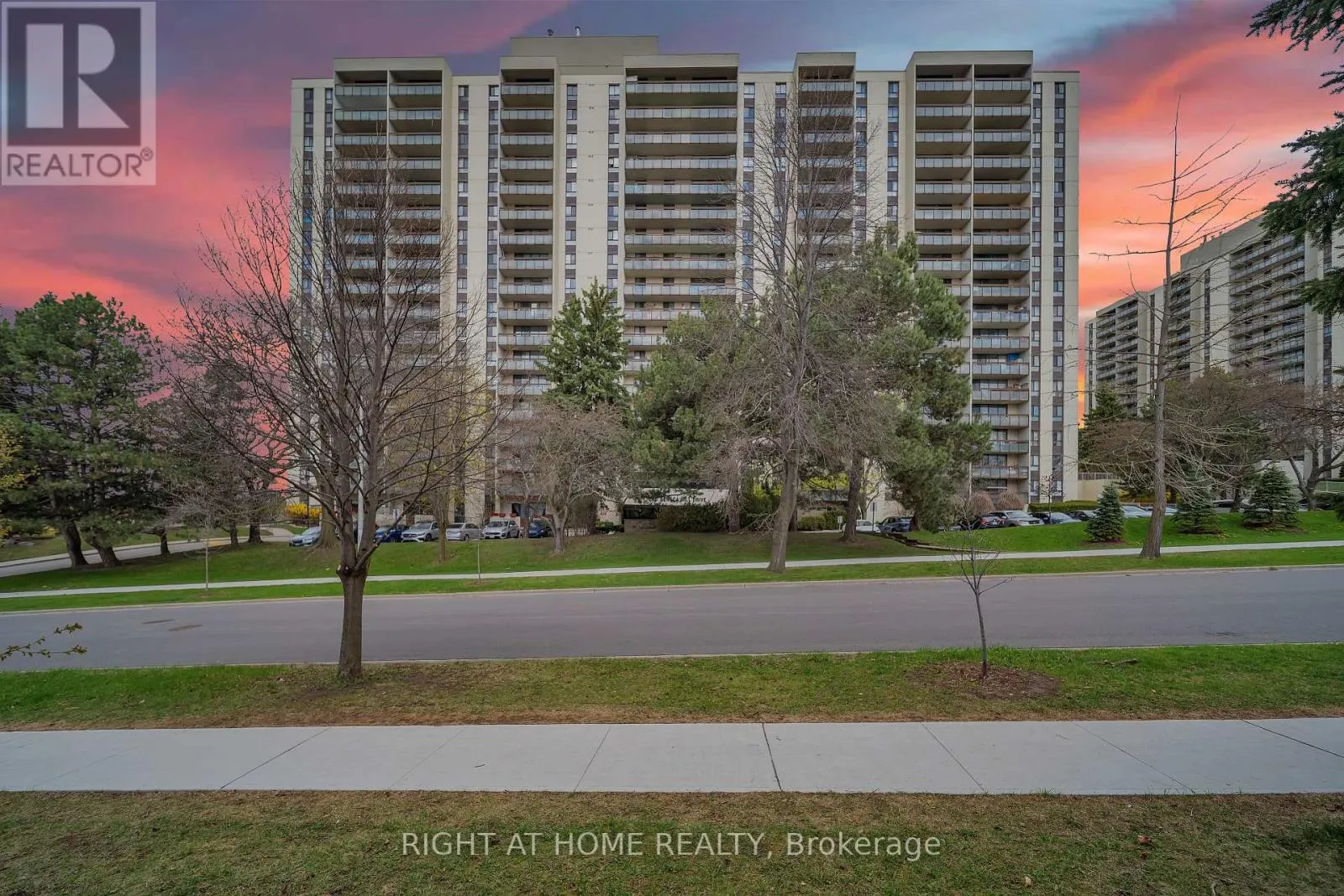 1415 - 260 SENECA HILL DRIVE