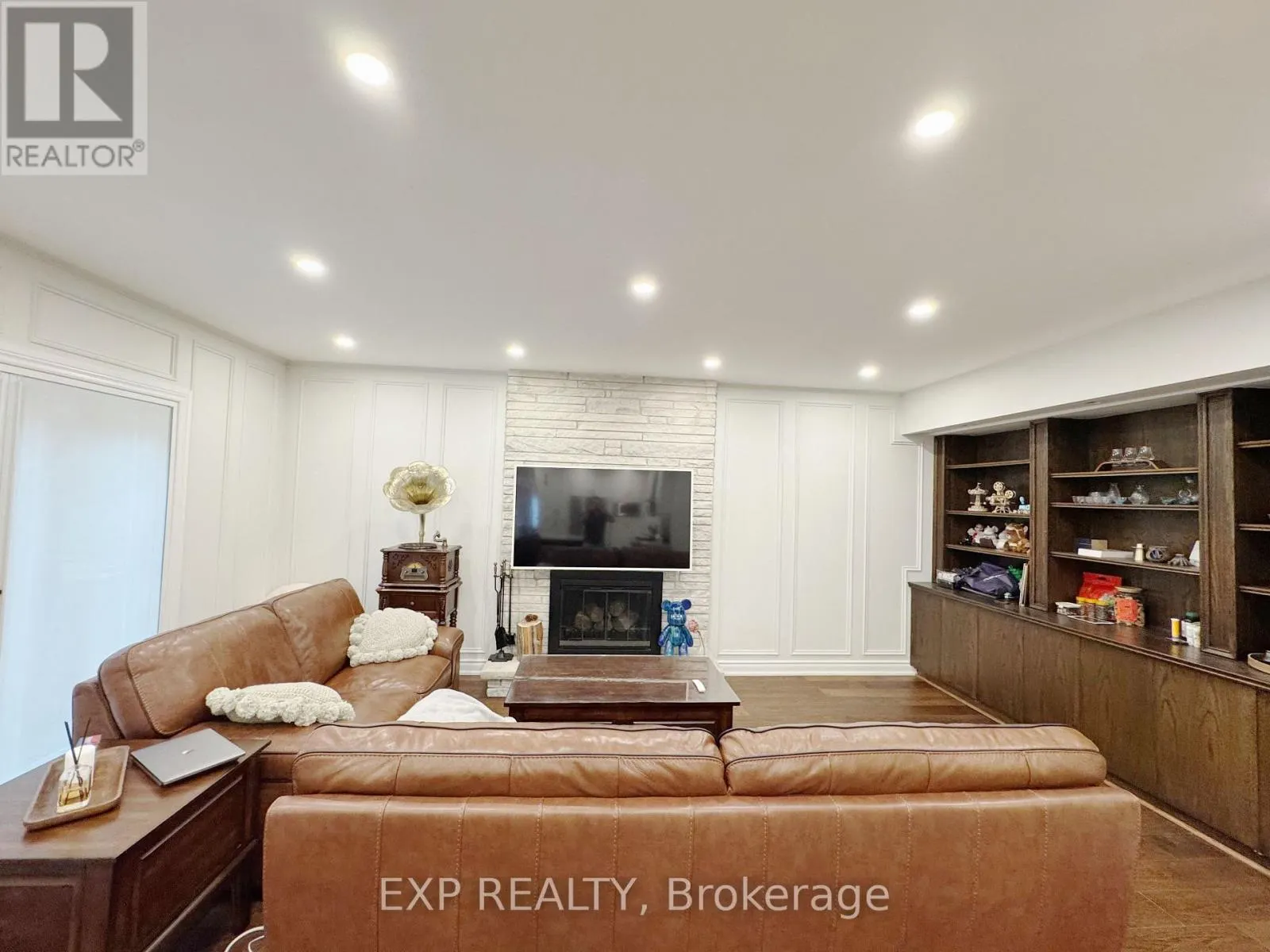 98 CLARINDA DRIVE